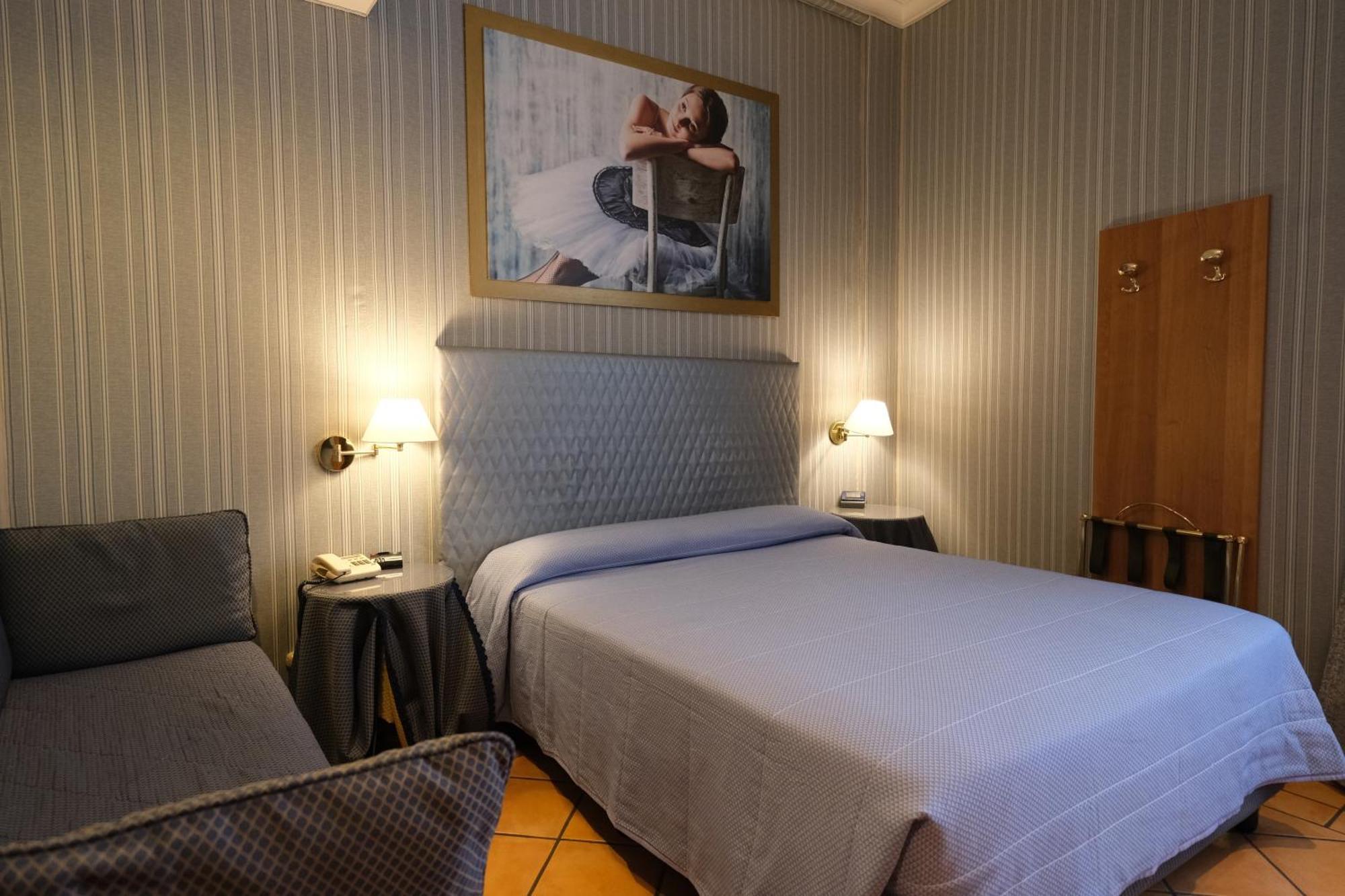 Hotel Lirico